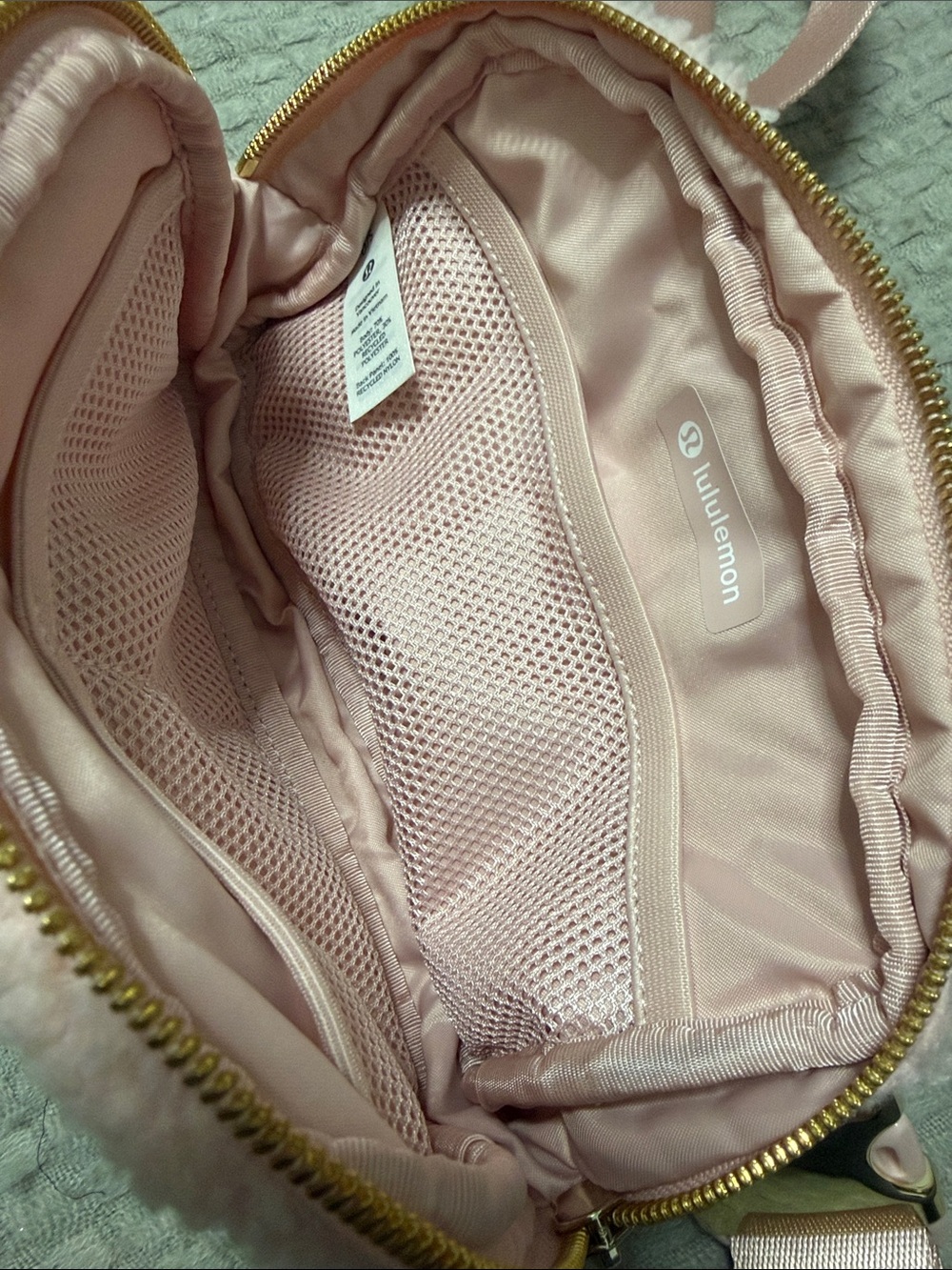 lululemon athletica Plush Pink Sherpa Crossbody Bag - Picture 3 of 3